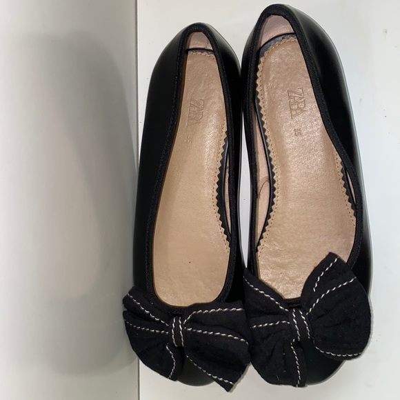 Girls Flats - Picture 2 of 4